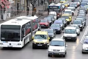 Напук на метрото, колите в София продължават да се множат