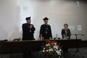 Ян Енглерт получи високи отличия