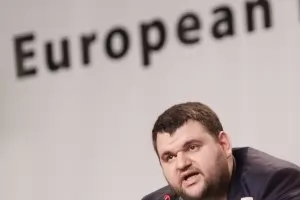 Казусът с еврокандидатурата на Пеевски стигна до ВАС