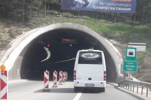 Почти изоставените ремонти на тунелите Витиня и Ечемишка на АМ
