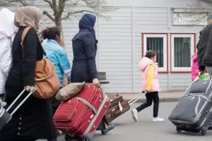 Гръцката полиция откри 59 мигранти в камион с български номера и наш шофьор