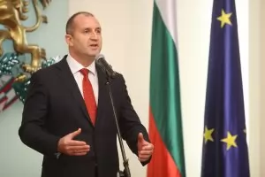 Президентът събира спешно политиците заради корупцията