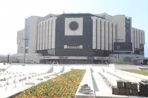 НДК ще съкрати 1/3 от персонала си заради кризата