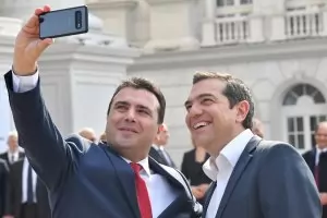 Гръцки премиер е на
историческа визита в Скопие