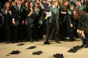 Дипломите от СУ и АУБ носят най-високи доходи