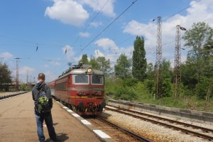 Челна катастрофа между два бързи влака на гарата в Карлово