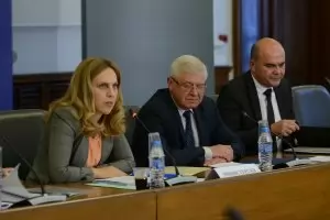 Новите правила за ТЕЛК се спънаха и в тристранката