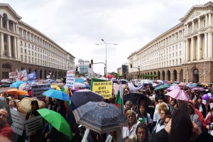 На пръв поглед събитията с ескалиращите протести на медицинските сестри