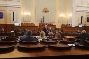 90% от законите в парламента са писани "на коляно"