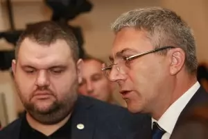 ВАС няма да сезира КС за Карадайъ и Пеевски