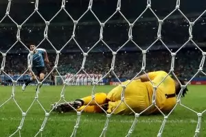 Малшанс изхвърли фаворита Уругвай от "Копа Америка"