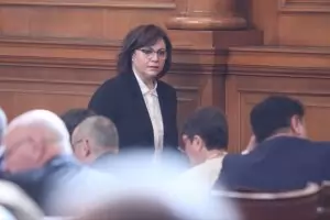 Нинова: В момента не можем да върнем надвзетите пари, нямаме ги