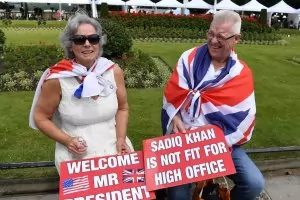 Тръмп започна визитата във Великобритания със скандали