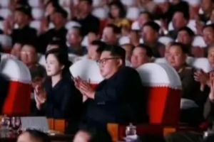 Смятан за изпратен в трудов лагер дипломат се появи на концерт с Ким Чен-ун