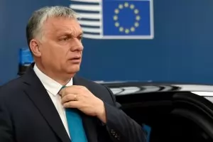 Партията на Орбан смекчава тона и иска да остане в ЕНП