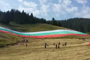 Рекордно голямо българско знаме ще бъде разпънато на Роженския събор