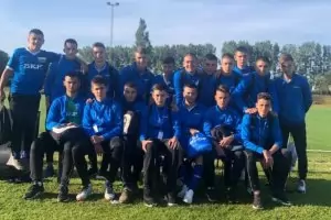 Юношите на "червените" играят в Швеция със син екип и друго име