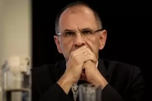 Гърция съкращава
чиновниците в министерствата