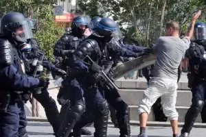 42-ма арестувани в Нант при сблъсъци между полиция и протестиращи