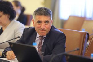 Правосъдният министър Данаил Кирилов за пореден път заплаши че ще