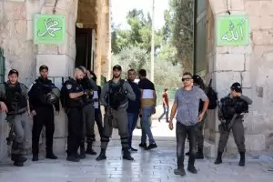 Сблъсъци избухнаха между израелски полицаи и палестинци в Ерусалим
