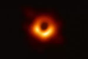 Черна дупка "яде" неочаквано много в нашата галактика 