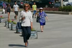 Манолова пита ГЕРБ защо бърза с конкурса за боклука