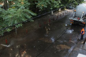 Фирмите които чистят и мият улиците на София вършат задълженията