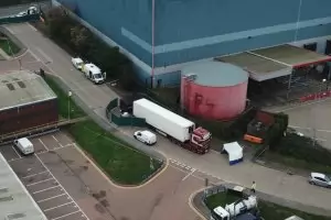 Мъж и жена са арестувани във Великобритания заради камиона ковчег