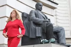 Вицепрезидентът: Борисов да поеме отговорност за финансовия министър