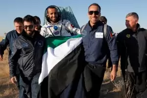 Първият арабски астронавт се завърна на Земята