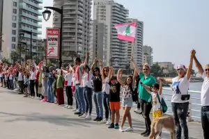 170 км жива верига премина през Ливан в протест