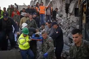 Невиждан трус погуби десетки и паникьоса Албания
