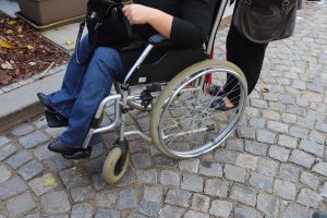 12 978 българи с увреждания са останали без личен асистент