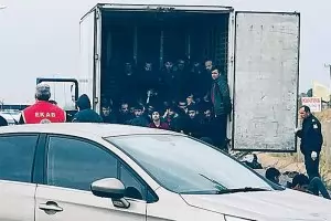  Мигрантите от българския камион в Гърция 
             платили по 2500 евро на каналджиите  