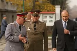 Шефът на Сухопътни войски намекна за напрежение в армията