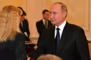 Путин връчи ордени на вдовиците на жертвите от мистериозния взрив