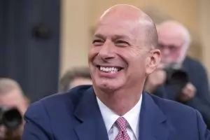 US посланик свидетелства, че Тръмп е
наредил да се притисне Киев за Байдън