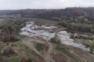 Граждани искат три оставки заради съсипването на р. Вит