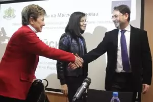 Смилов: Консултациите на Радев са извинение за подписа му за Гешев