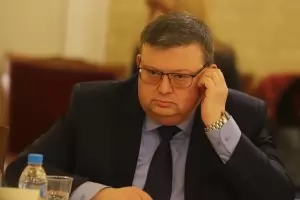 Цацаров крие информация за бонусите в КПКОНПИ