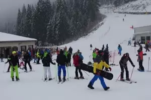 Моторна шейна блъсна дете на писта в Банско