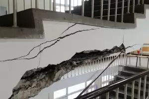 Евакуираха училище в Кърджали заради срутване