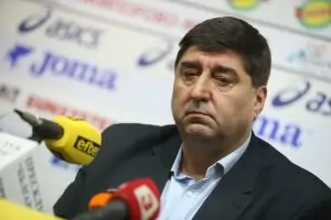50 волейболни клуба застанали зад Борислав Кьосев