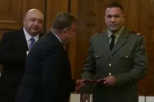 Кубрат Пулев: Алчни управляващи, живейте вие с 300 лв.!
