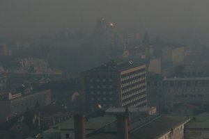 Въздухът в София днес е замърсен три пъти над нормата сочат