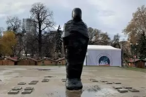 Мумията на комунизма се завърна на мястото на мавзолея (видео)