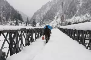 Жертвите на снега в Пакистан превишиха 100