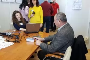 МВР пусна "хвърковати чети" да подменят личните документи