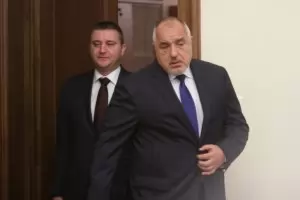 Само една банка ни дели от чакалнята за еврото